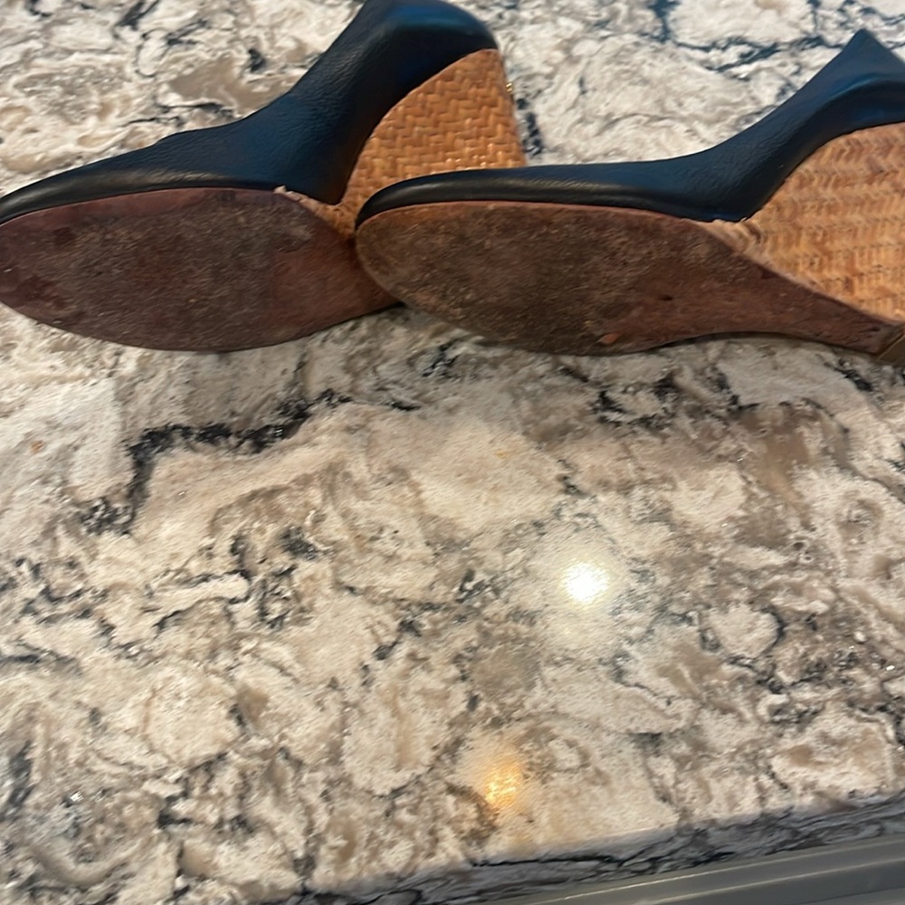 BCBGMAXAZRIA Woman's Wedges no box blemish in photos - Picture 7 of 8
